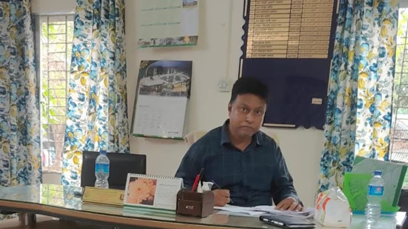 সাংবাদিকের ‘হাঁটু ভেঙে দেওয়ার’ হুমকি অধ্যক্ষের